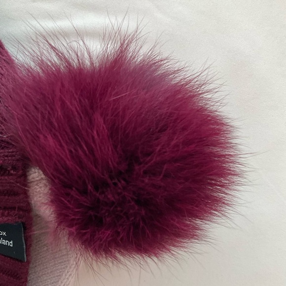 NWOT Sofia Cashmere Luxurious grade Cashmere.Dyed Fox Fur Super soft. So yummy.